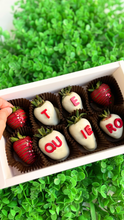 Cargar imagen en el visor de la galería, Caja  Te Quiero de 8  fresas